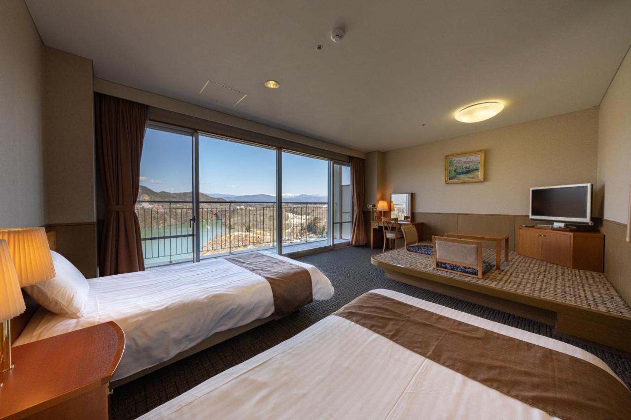 Enakyo Onsen Hotel Yuzuriha Esterno foto